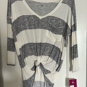 3/4 sleeve grey and white top